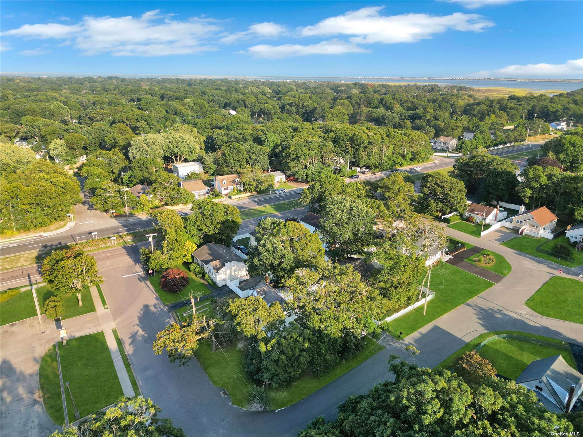 2 Brushwood Drive, Shirley, New York image 9