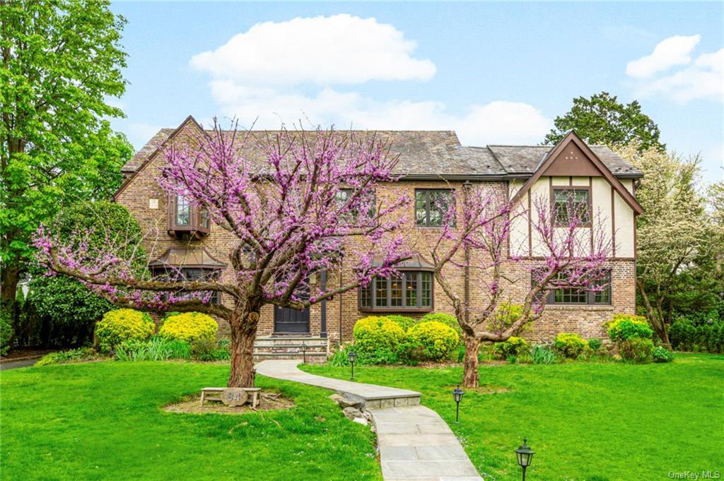 Property for Sale at 84 Brite Avenue, Scarsdale, New York - Bedrooms: 4 
Bathrooms: 4 
Rooms: 8  - $2,150,000