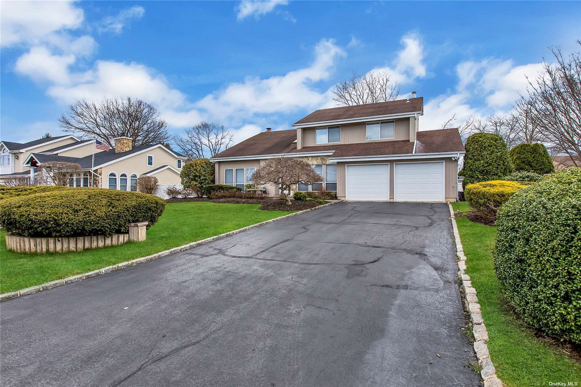 Property for Sale at 14 Long Road, Commack, Hamptons, NY - Bedrooms: 4 
Bathrooms: 3  - $1,100,000