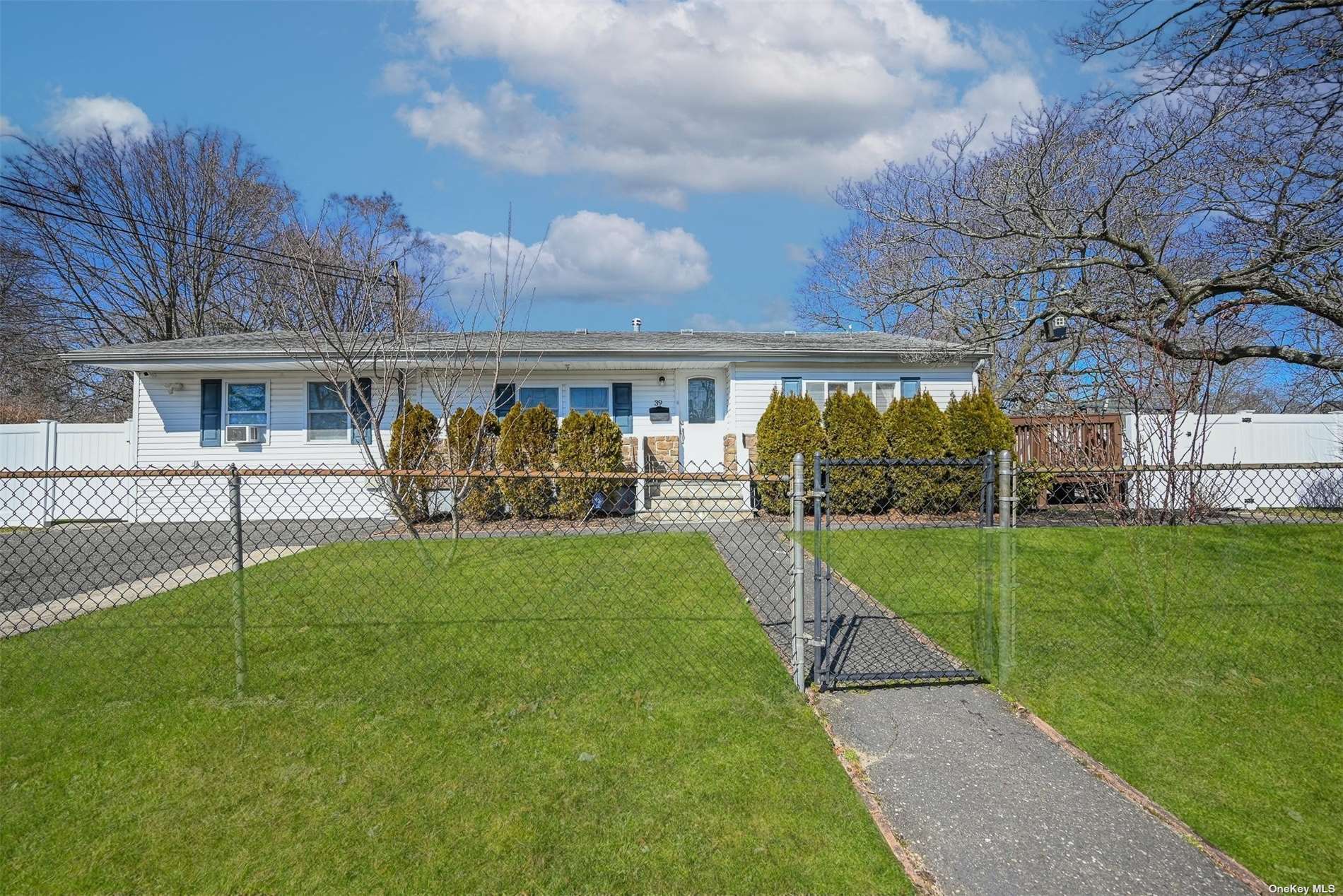 39 E Walnut Street, Central Islip, New York image 1