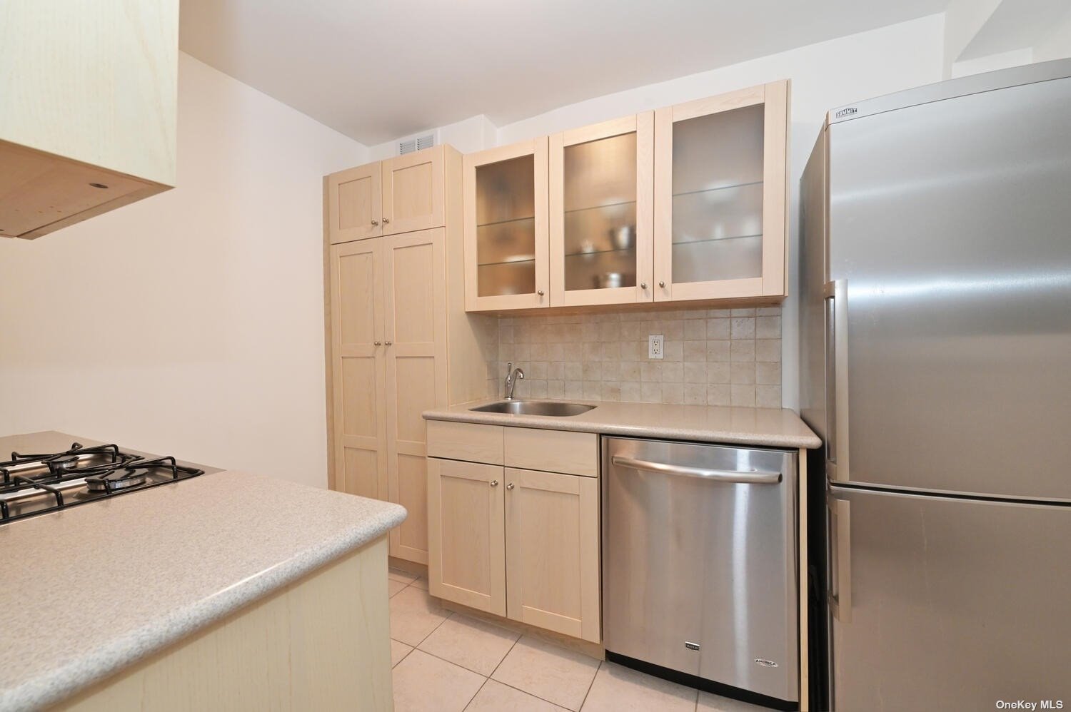 Photo 8 of 16 of 50 Hillpark Avenue 3D co-op property