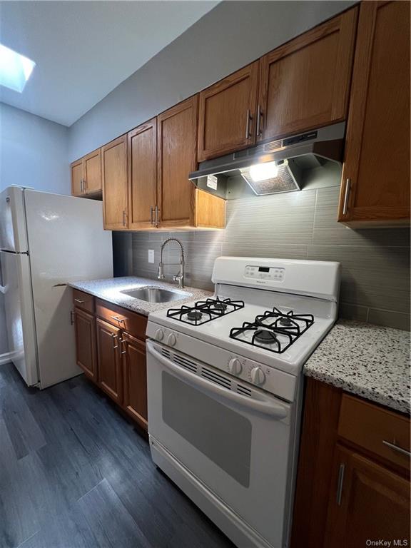 Rental Property at 1217 E 223rd Street, Bronx, New York - Bedrooms: 3 
Bathrooms: 1 
Rooms: 5  - $2,795 MO.