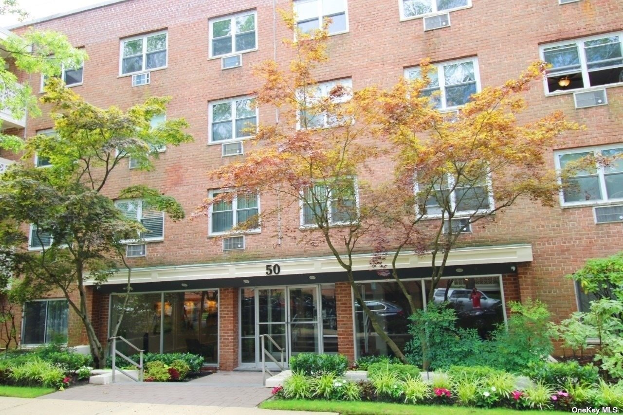 50 Hillpark Avenue #2L, Great Neck, New York image 1