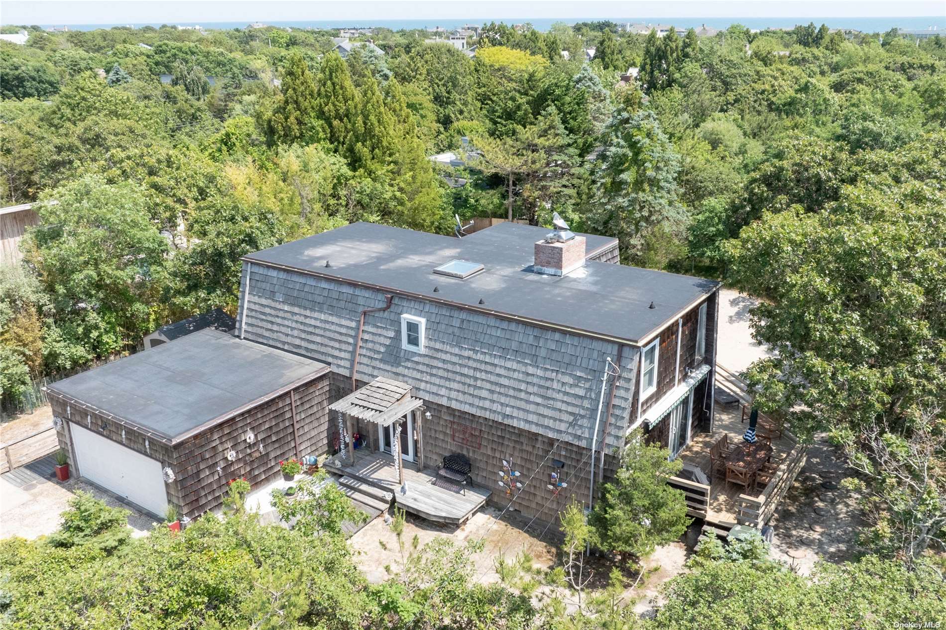 Cliff Road, Amagansett, Hamptons, NY - 3 Bedrooms  
4 Bathrooms - 