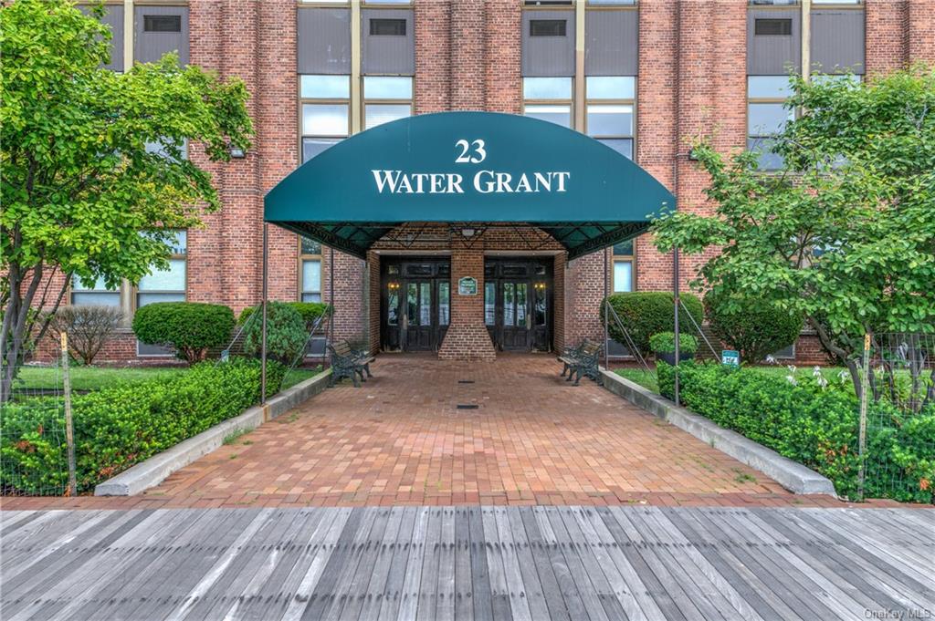 Photo 1 of 23 Water Grant Street 8C, Yonkers, New York, $300,000, Web #: 6317786