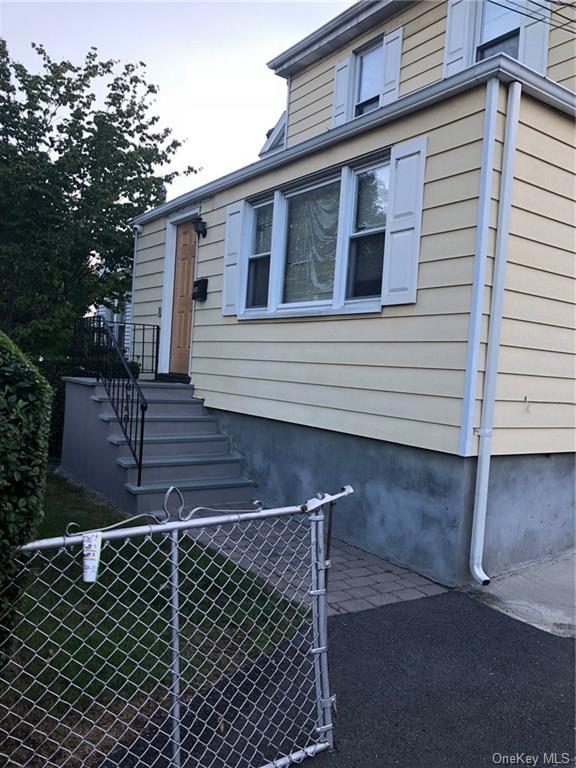 184 Trenchard Street, Yonkers, New York - 2 Bedrooms  
1 Bathrooms  
4 Rooms - 