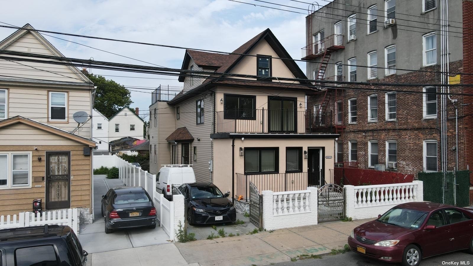 115th Street, Jamaica, Queens, NY - 6 Bedrooms  
5 Bathrooms  
13 Rooms - 