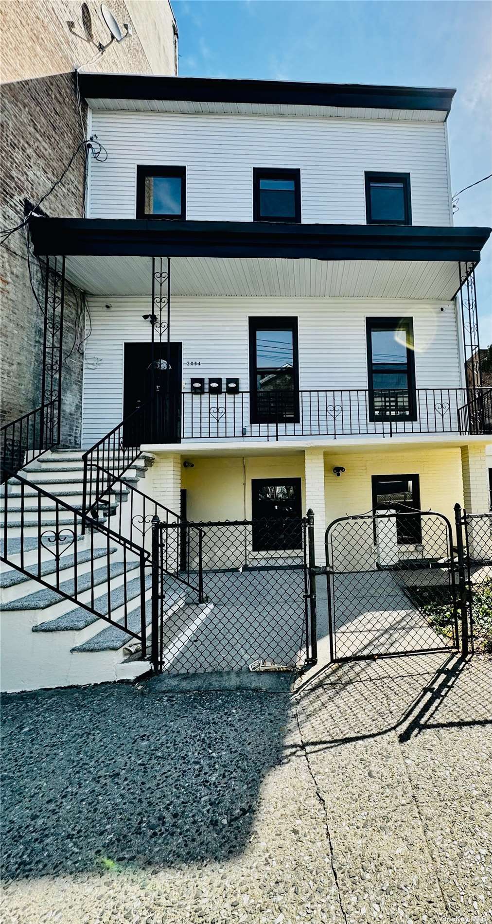 Rental Property at 2064 Bathgate Ave 3, Bronx, New York - Bedrooms: 3 
Bathrooms: 1 
Rooms: 6  - $3,541 MO.