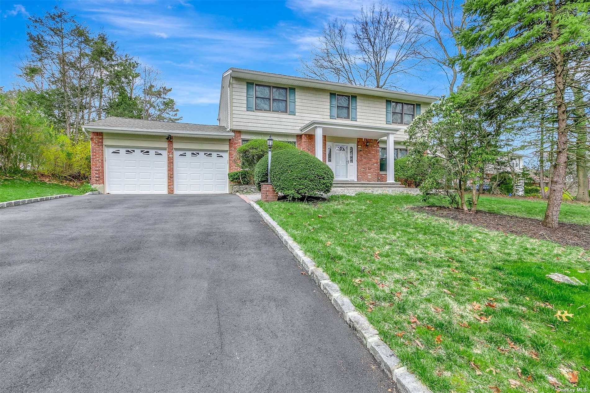 Property for Sale at 16 Peppermill Ct, Commack, Hamptons, NY - Bedrooms: 4 
Bathrooms: 4  - $949,000