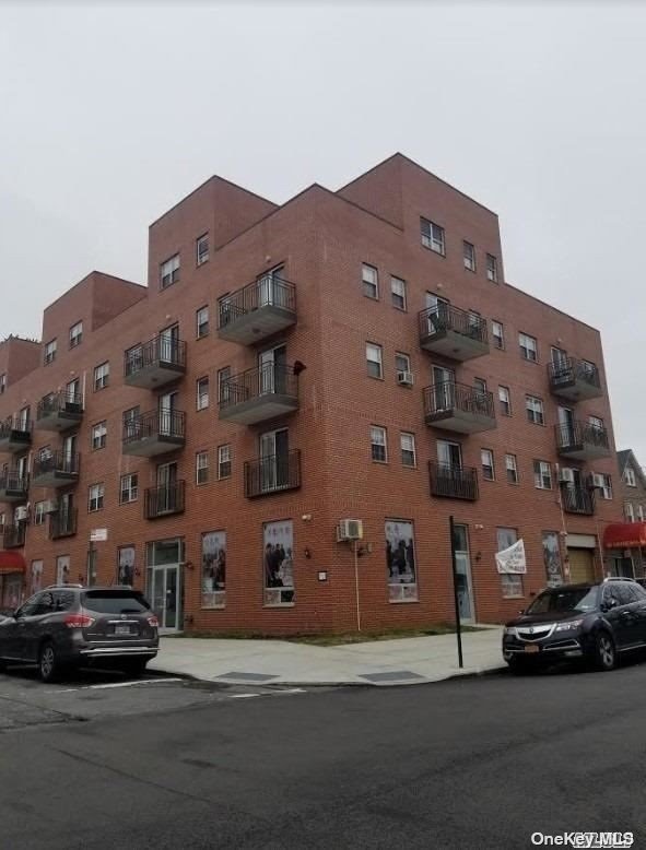 Rental Property at 7159 160th Street 2H, Fresh Meadows, Queens, NY - Bedrooms: 2 
Bathrooms: 1 
Rooms: 4  - $2,500 MO.