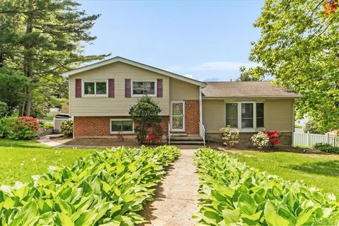 Photo of 73 Amherst Drive, Yonkers, NY 10710 (MLS # H6302725)