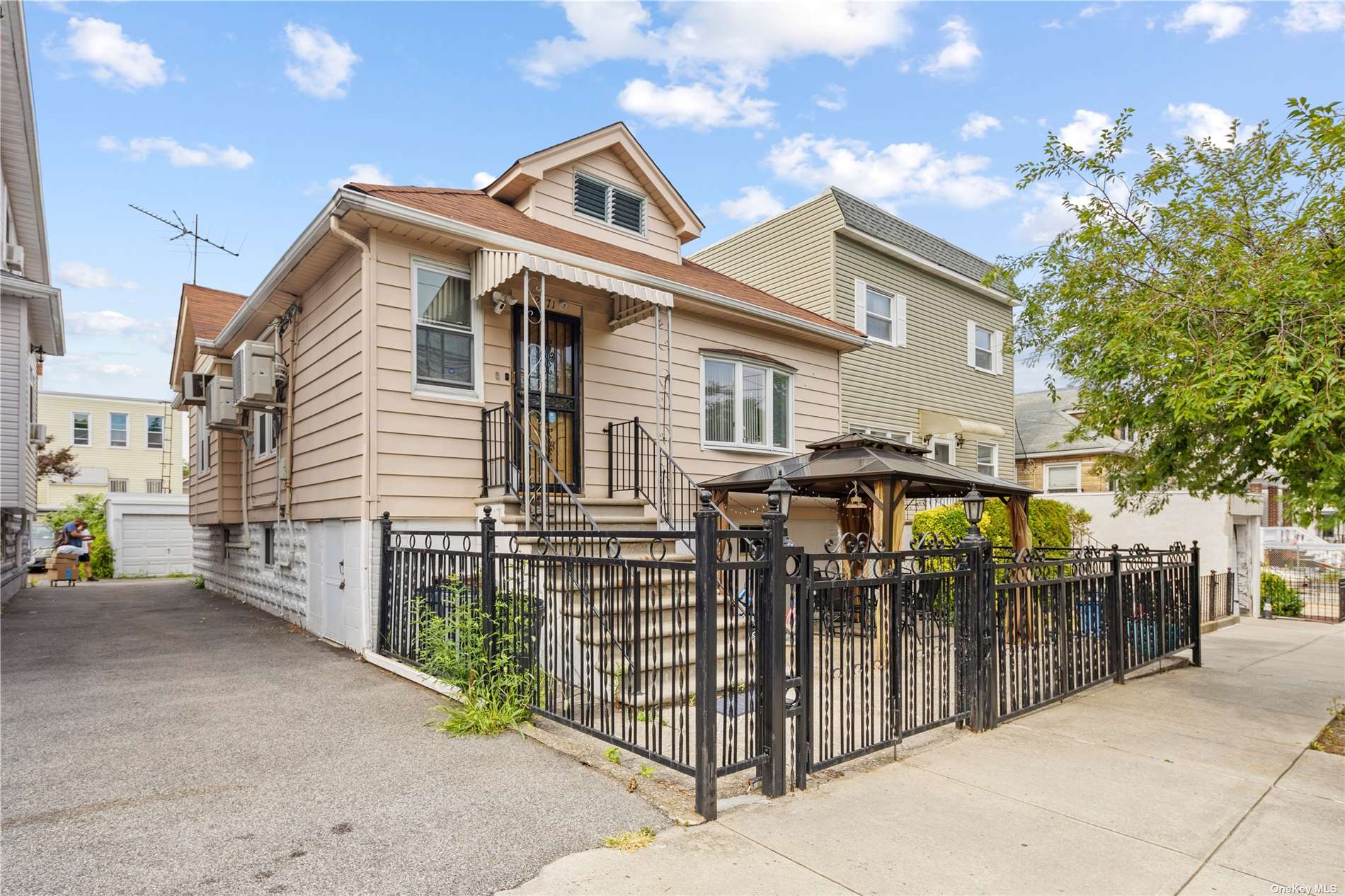 Property for Sale at 2871 Wellman Avenue, Bronx, New York - Bedrooms: 4 
Bathrooms: 2 
Rooms: 8  - $820,000