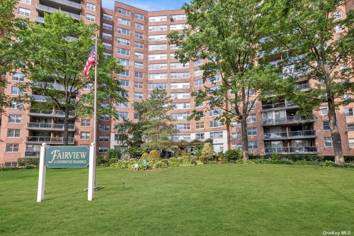 6120 Grand Central Parkway B1103, Forest Hills, Queens, NY - 2 Bedrooms  
2 Bathrooms  
5 Rooms - 