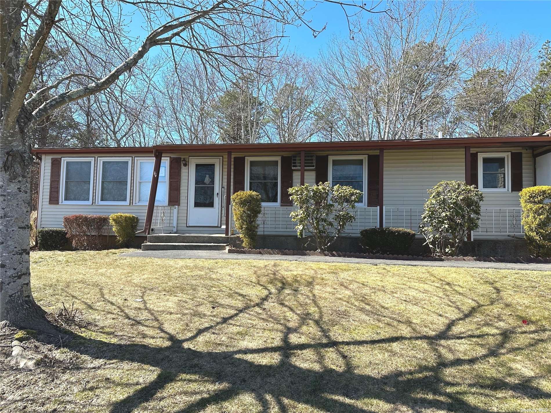 55 Village Circle #1, Manorville, New York image 2