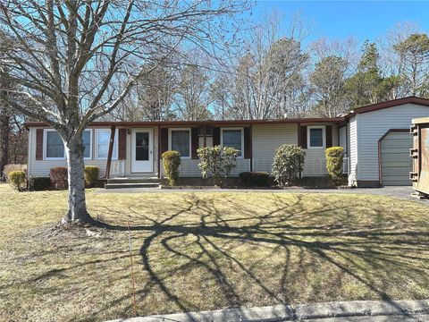 Photo of 55 Village Circle #1, Manorville, NY 11949 (MLS # L3464553)
