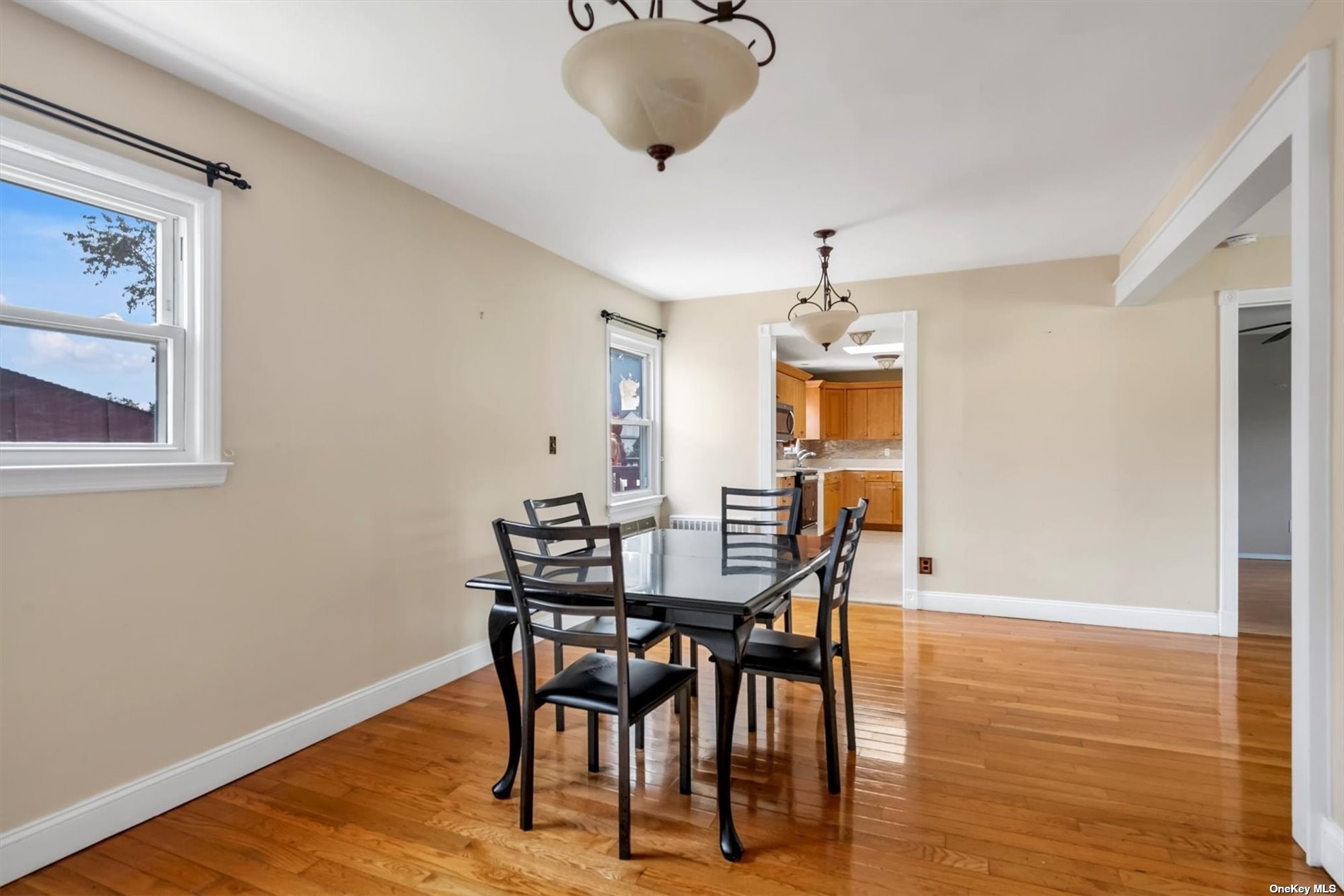 Hempstead, New York 11550, United States, 5 Bedrooms Bedrooms, ,3 BathroomsBathrooms,Residential,Pending,29502