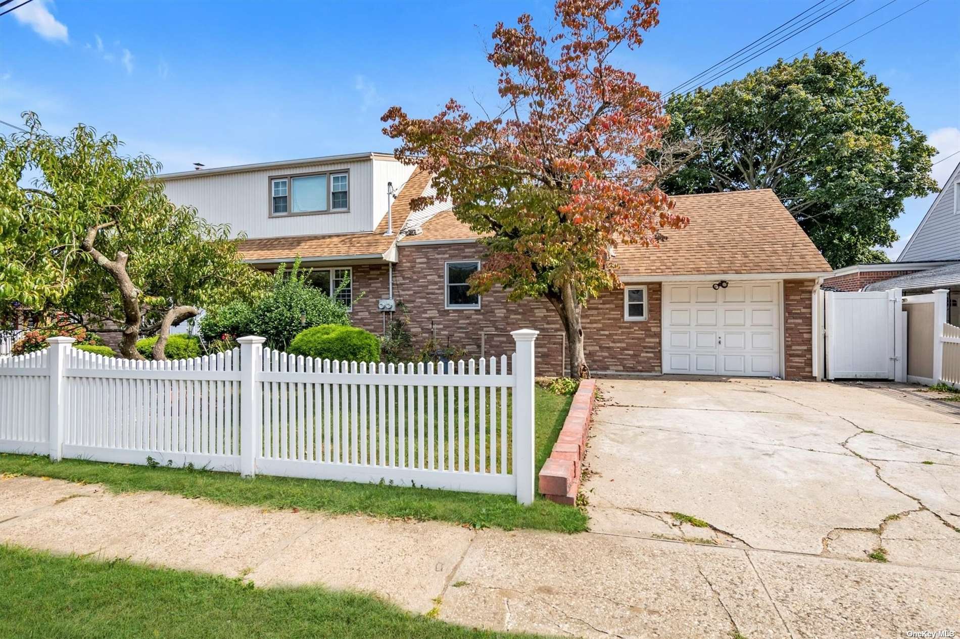 Hempstead, New York 11550, United States, 5 Bedrooms Bedrooms, ,3 BathroomsBathrooms,Residential,Pending,29502