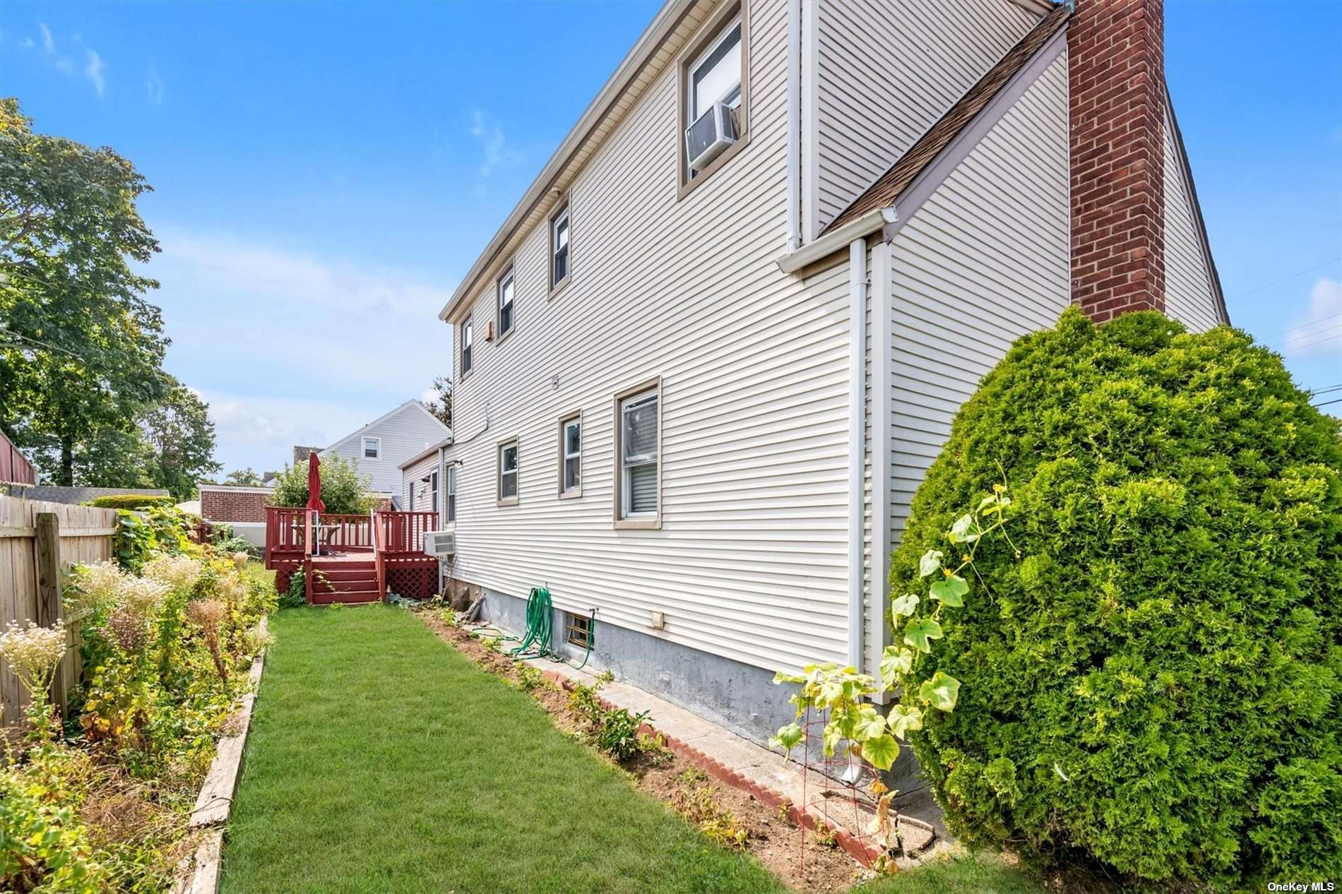 Hempstead, New York 11550, United States, 5 Bedrooms Bedrooms, ,3 BathroomsBathrooms,Residential,Pending,29502