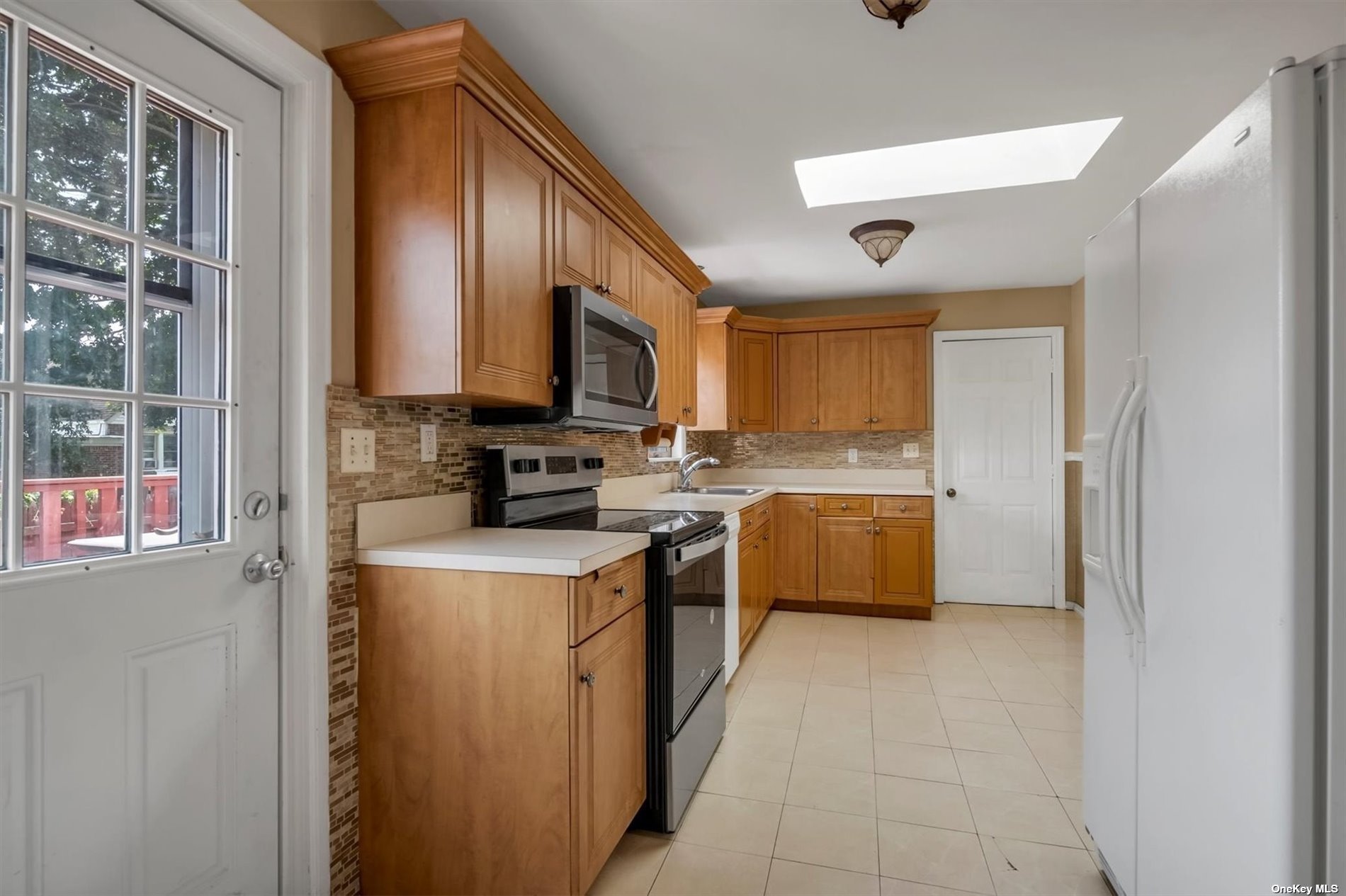 Hempstead, New York 11550, United States, 5 Bedrooms Bedrooms, ,3 BathroomsBathrooms,Residential,Pending,29502