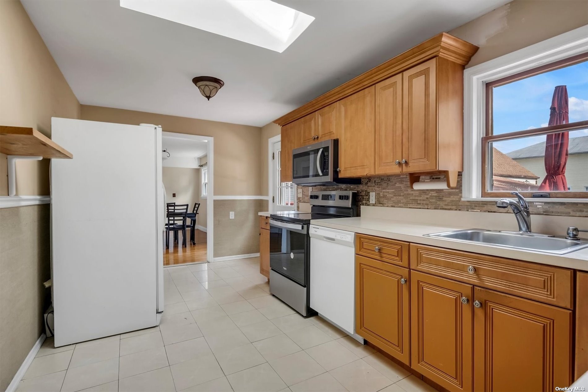 Hempstead, New York 11550, United States, 5 Bedrooms Bedrooms, ,3 BathroomsBathrooms,Residential,Pending,29502