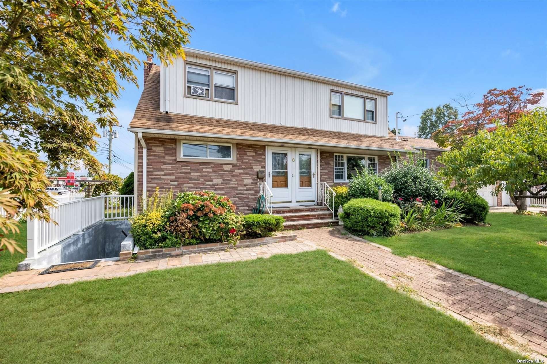 Hempstead, New York 11550, United States, 5 Bedrooms Bedrooms, ,3 BathroomsBathrooms,Residential,Pending,29502