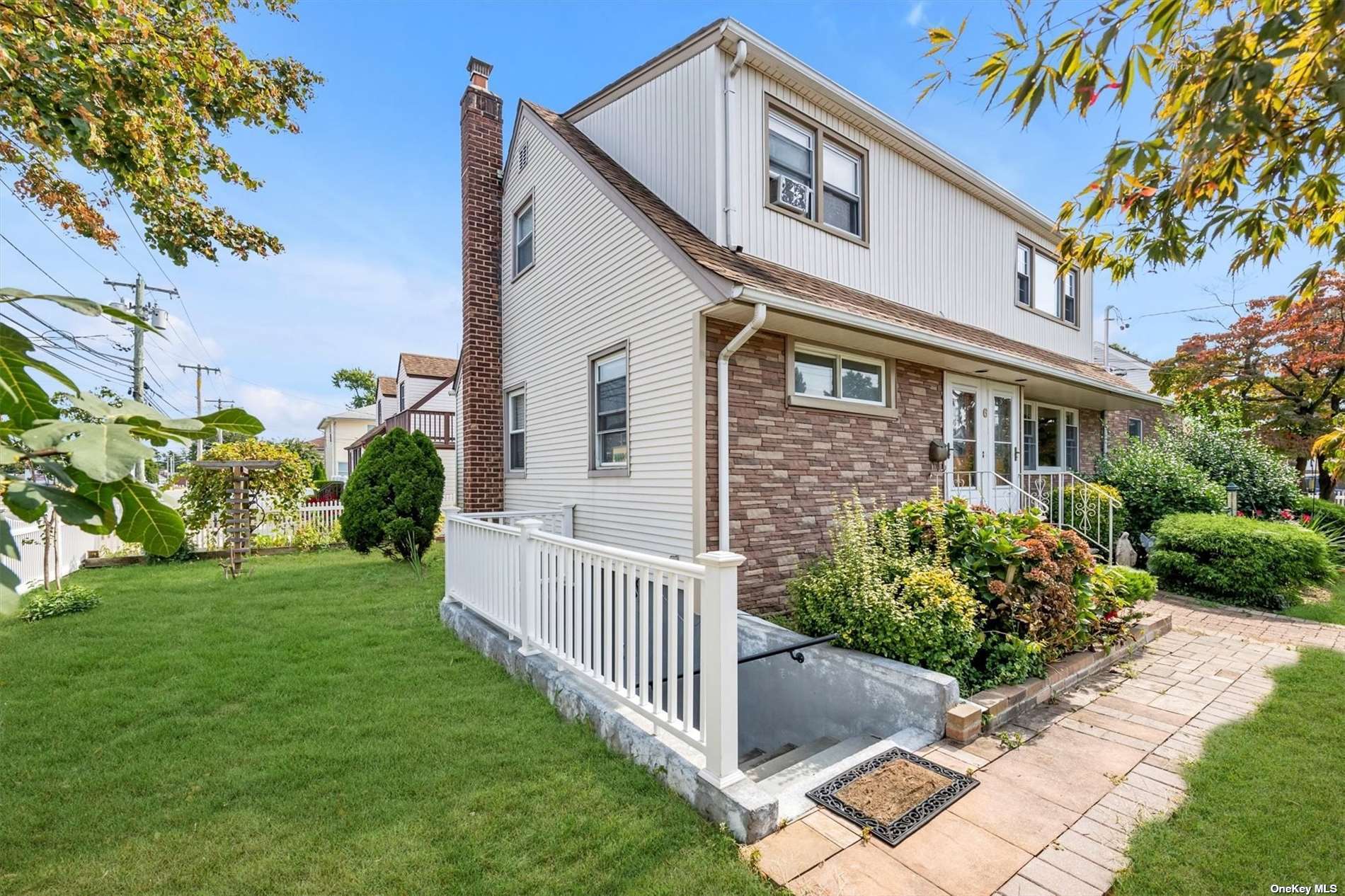 Hempstead, New York 11550, United States, 5 Bedrooms Bedrooms, ,3 BathroomsBathrooms,Residential,Pending,29502