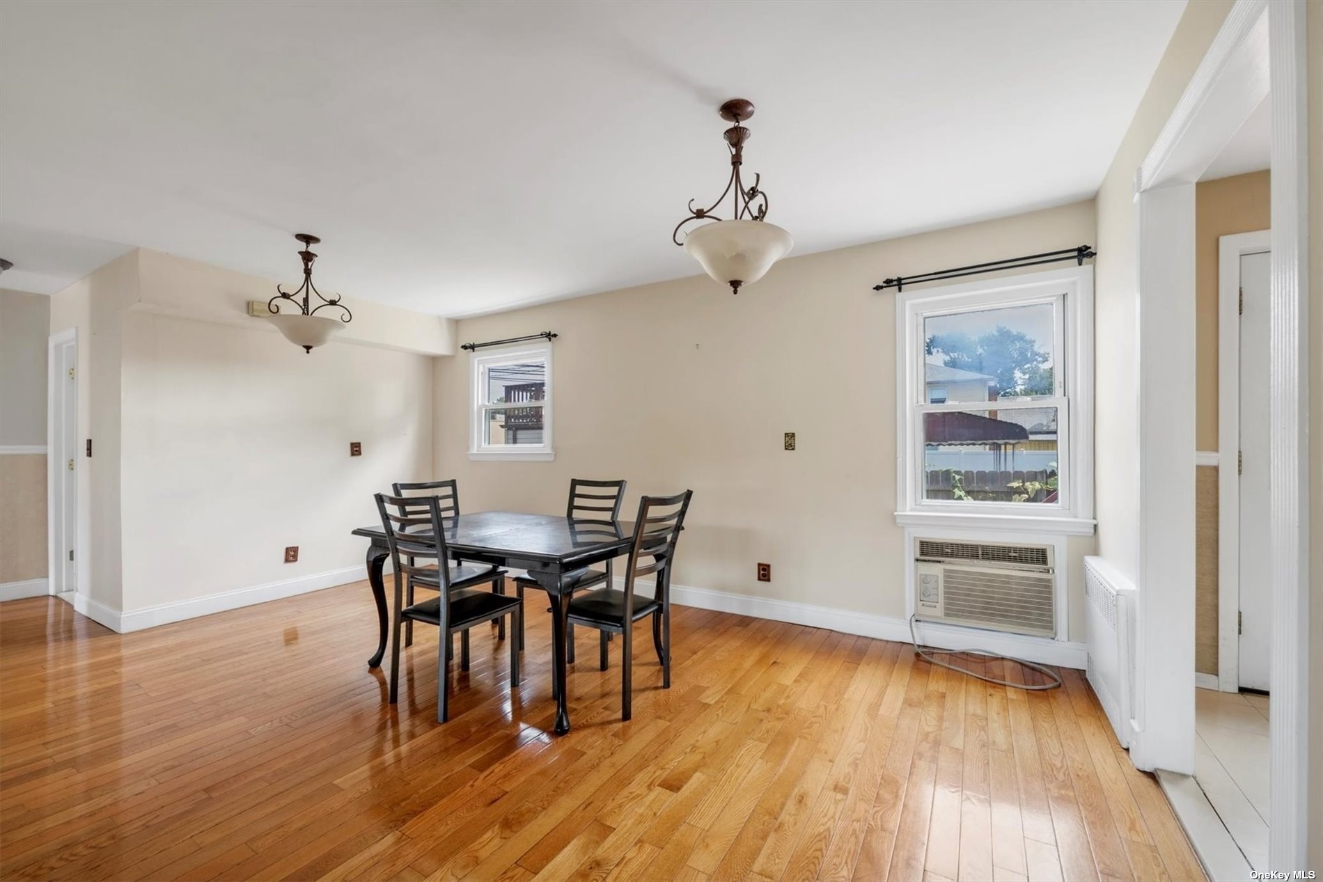 Hempstead, New York 11550, United States, 5 Bedrooms Bedrooms, ,3 BathroomsBathrooms,Residential,Pending,29502