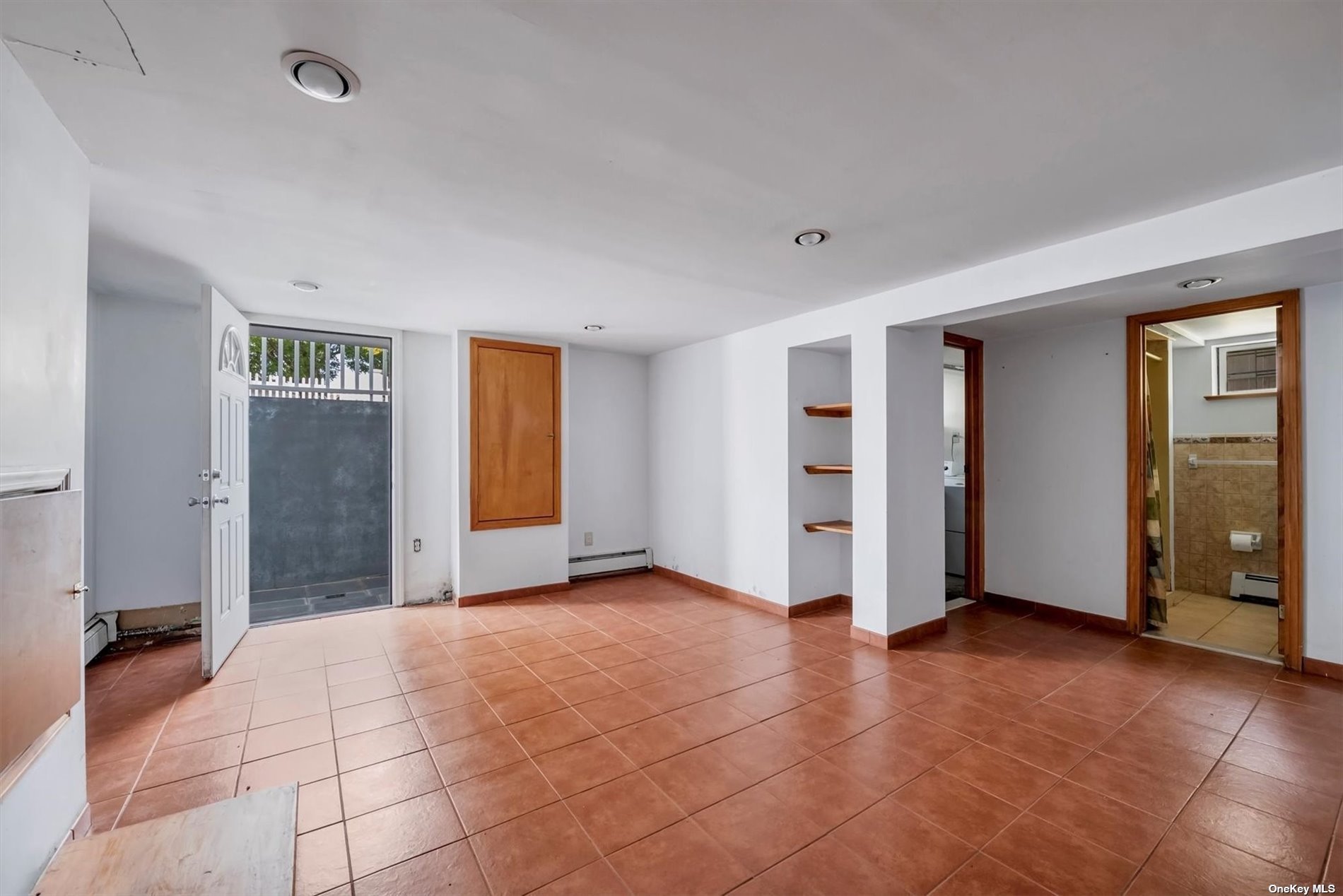 Hempstead, New York 11550, United States, 5 Bedrooms Bedrooms, ,3 BathroomsBathrooms,Residential,Pending,29502