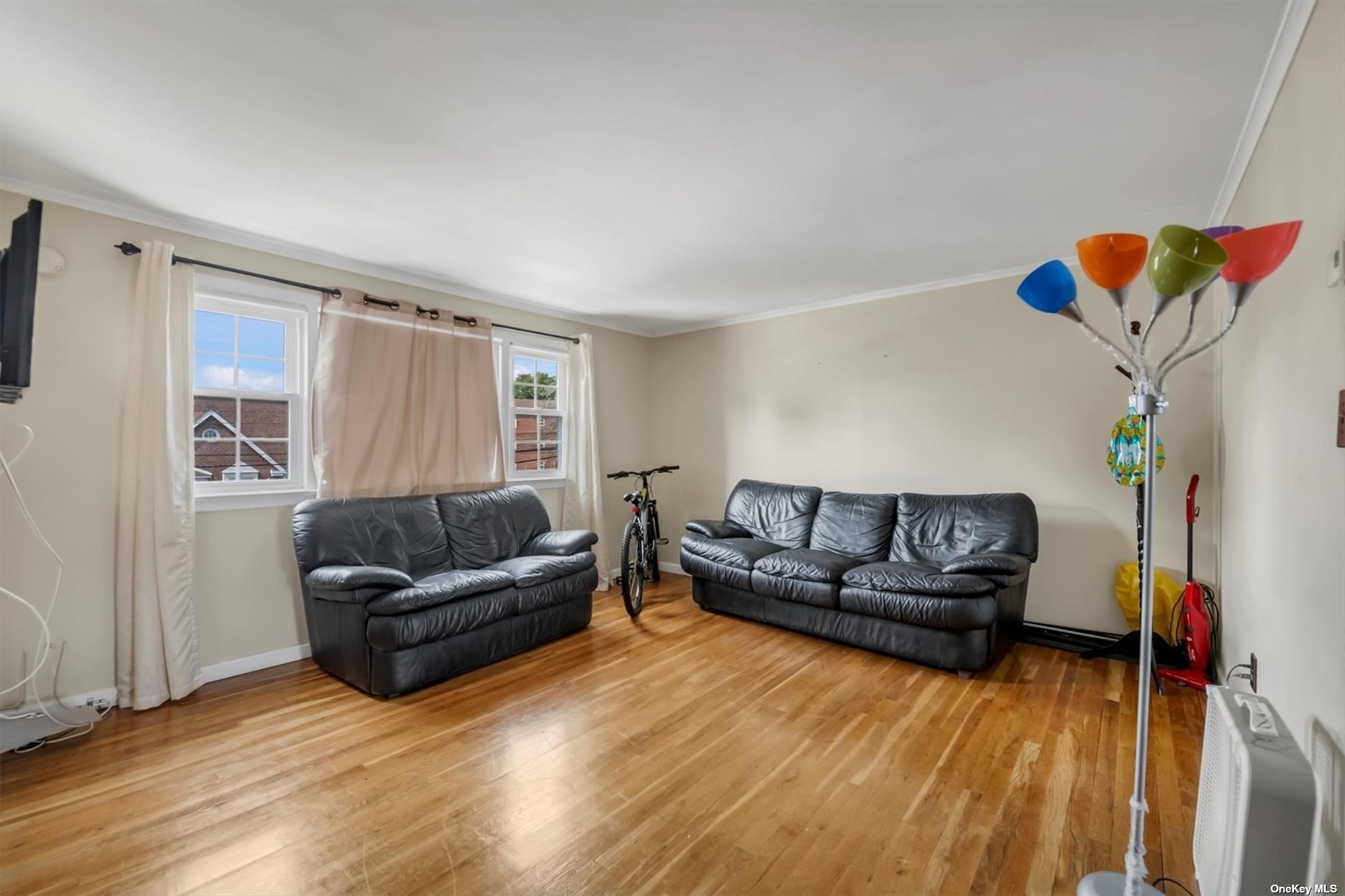 Hempstead, New York 11550, United States, 5 Bedrooms Bedrooms, ,3 BathroomsBathrooms,Residential,Pending,29502