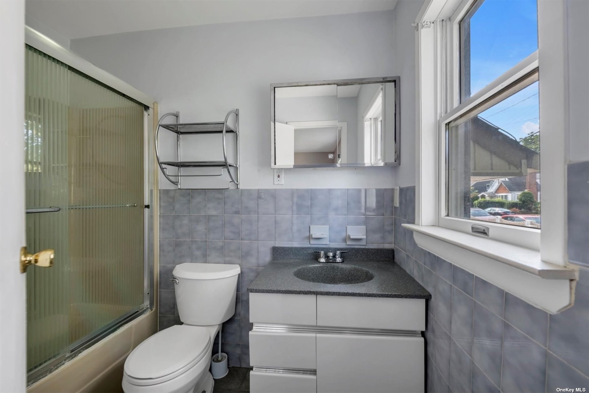 Hempstead, New York 11550, United States, 5 Bedrooms Bedrooms, ,3 BathroomsBathrooms,Residential,Pending,29502