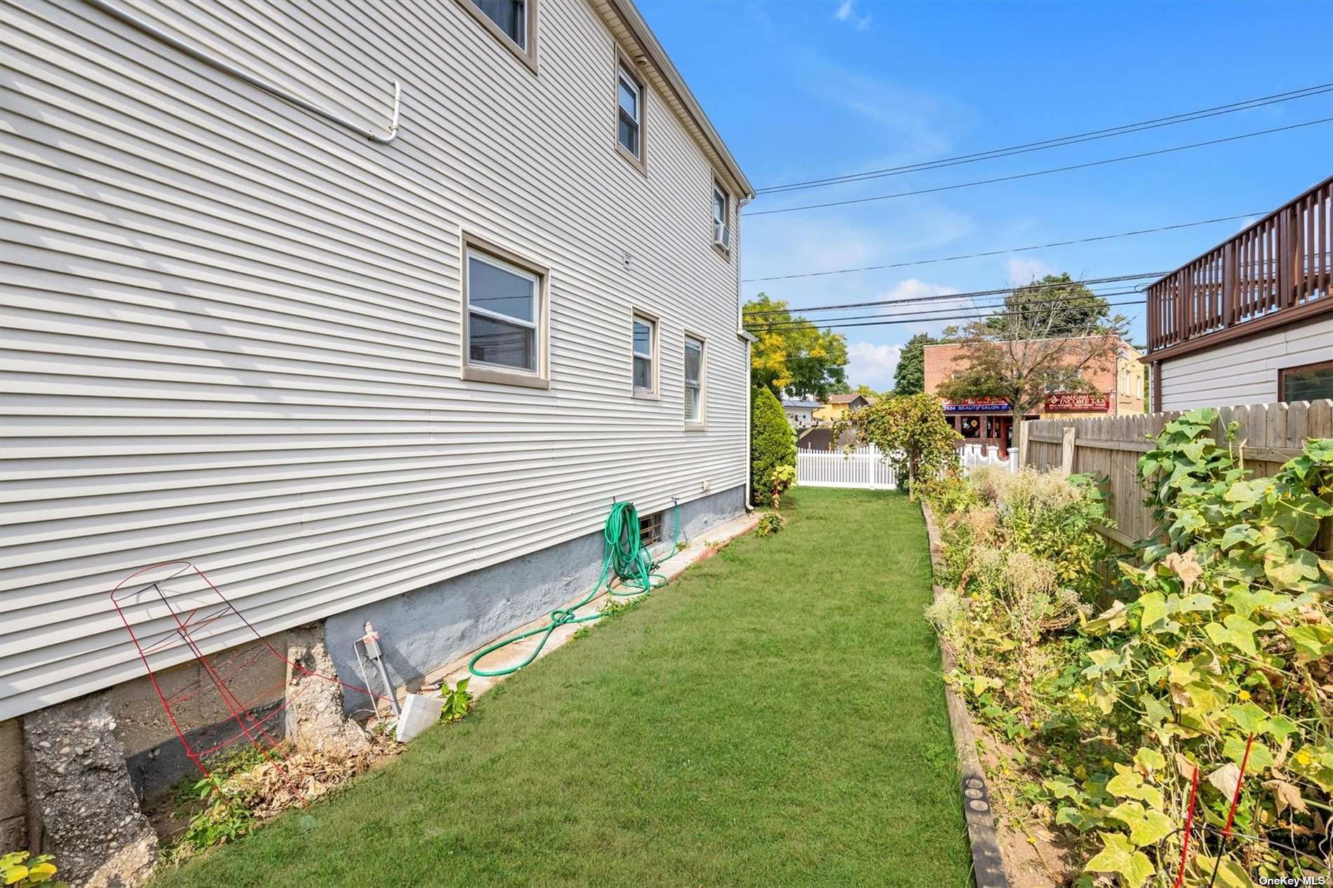 Hempstead, New York 11550, United States, 5 Bedrooms Bedrooms, ,3 BathroomsBathrooms,Residential,Pending,29502