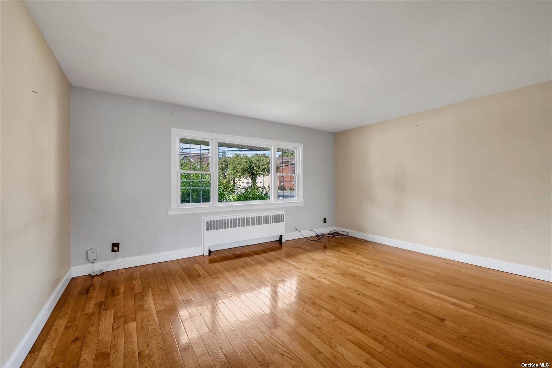 Hempstead, New York 11550, United States, 5 Bedrooms Bedrooms, ,3 BathroomsBathrooms,Residential,Pending,29502