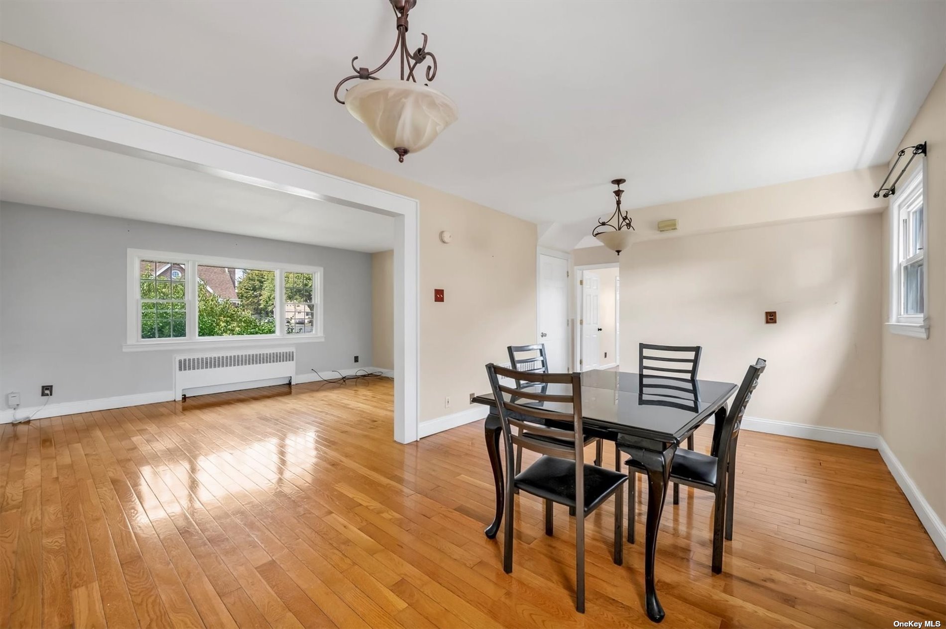 Hempstead, New York 11550, United States, 5 Bedrooms Bedrooms, ,3 BathroomsBathrooms,Residential,Pending,29502