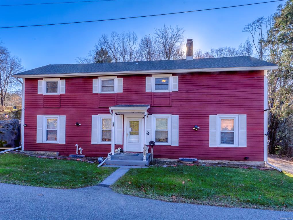 14 Linden Lane, Hyde Park, New York - 3 Bedrooms  
3 Bathrooms  
11 Rooms - 