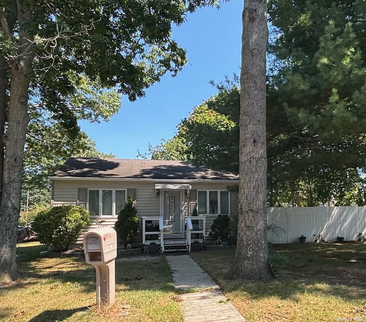 85 Lake Promenade Street, Ronkonkoma, New York image 3