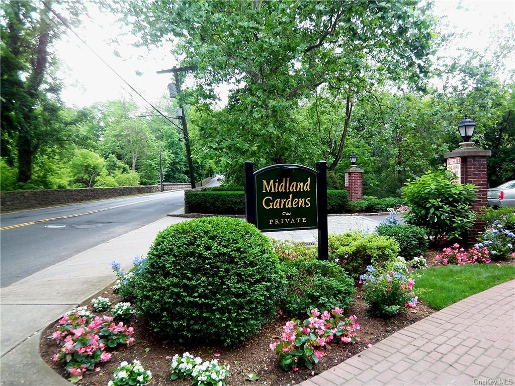 9 Midland Gardens Gdns 4D, Bronxville, New York - 2 Bedrooms  
2 Bathrooms  
5 Rooms - 