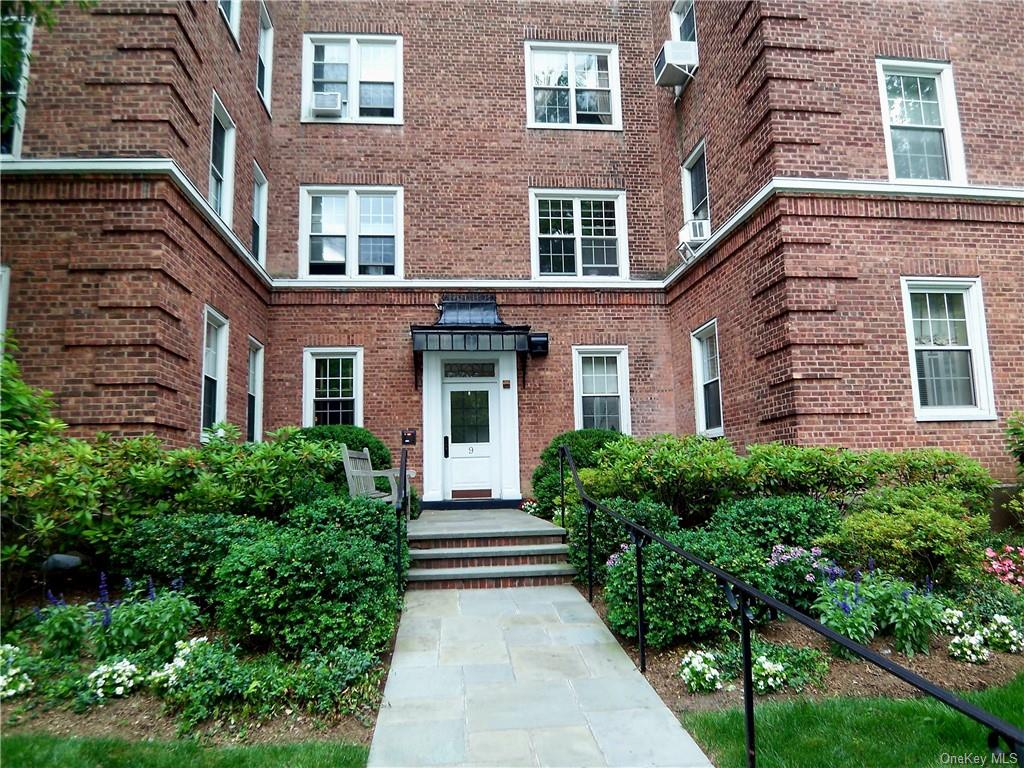 9 Midland Gardens Gdns #4D, Bronxville, New York image 2