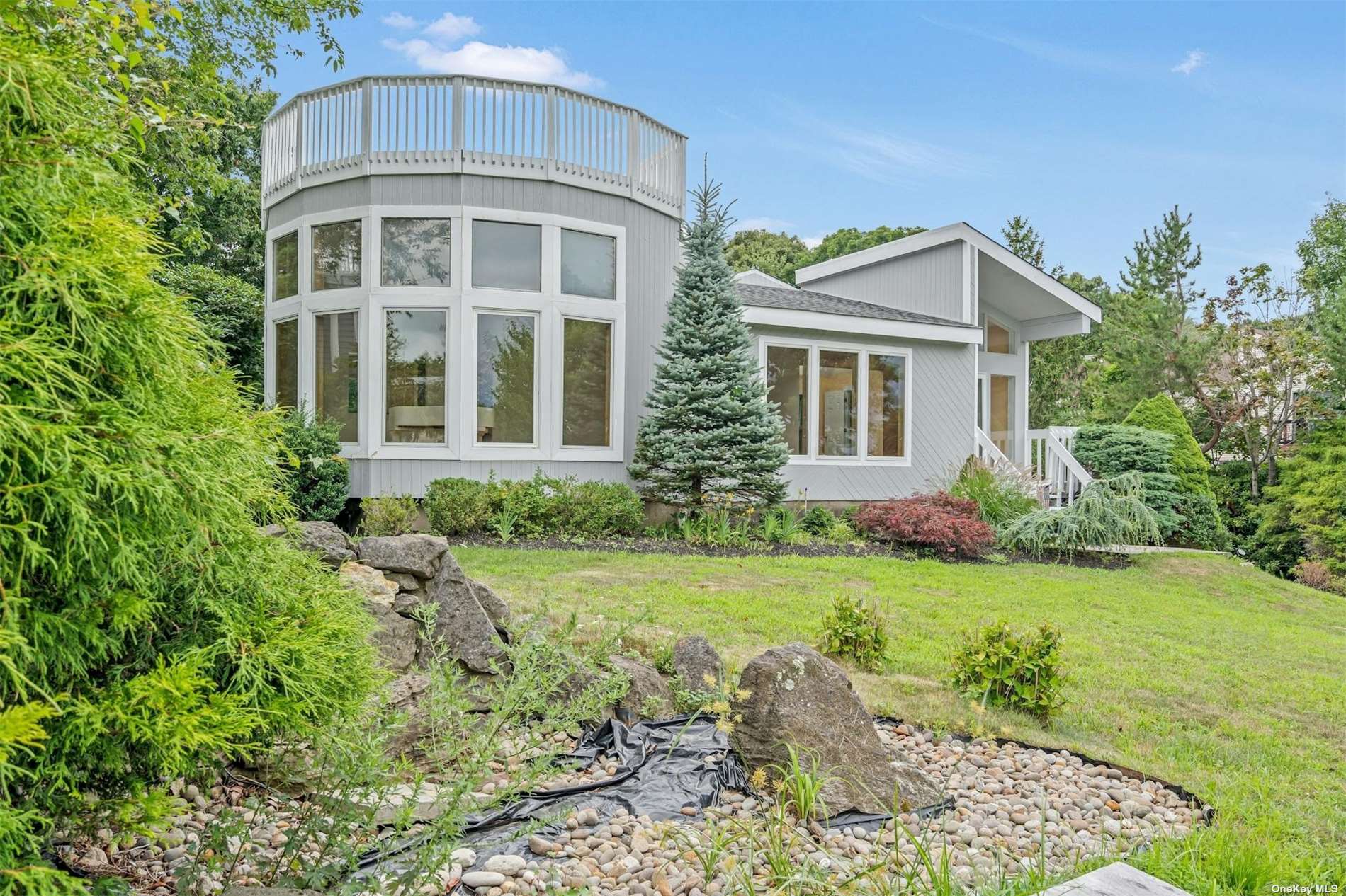 24 Contessa Ct, Port Jefferson, Hamptons, NY - 4 Bedrooms  
4 Bathrooms - 