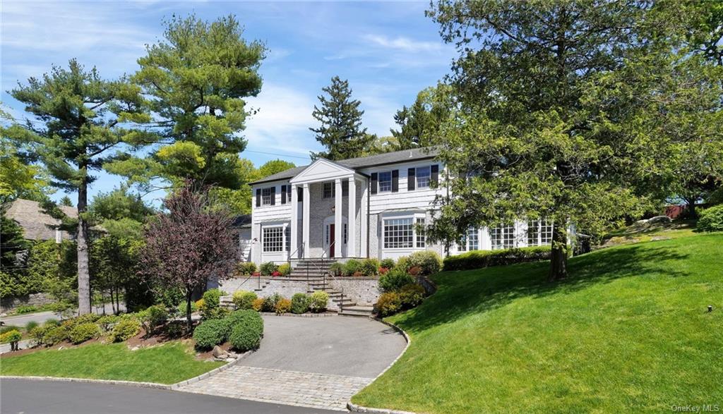 Property for Sale at 1 Oakledge Road, Bronxville, New York - Bedrooms: 4 
Bathrooms: 4 
Rooms: 10  - $2,795,000