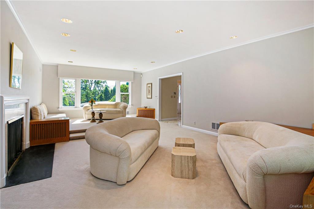 Photo 5 of 35 of 10 Griffen Avenue house