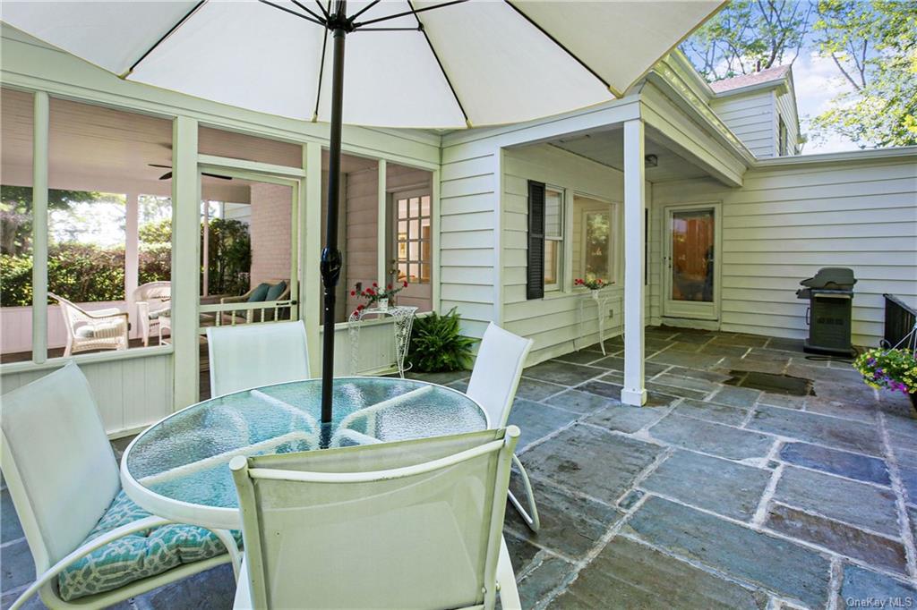 Photo 9 of 35 of 10 Griffen Avenue house