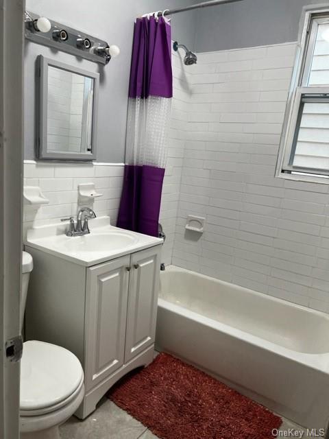 Commonwealth Avenue, Bronx, New York - 3 Bedrooms  
1 Bathrooms - 