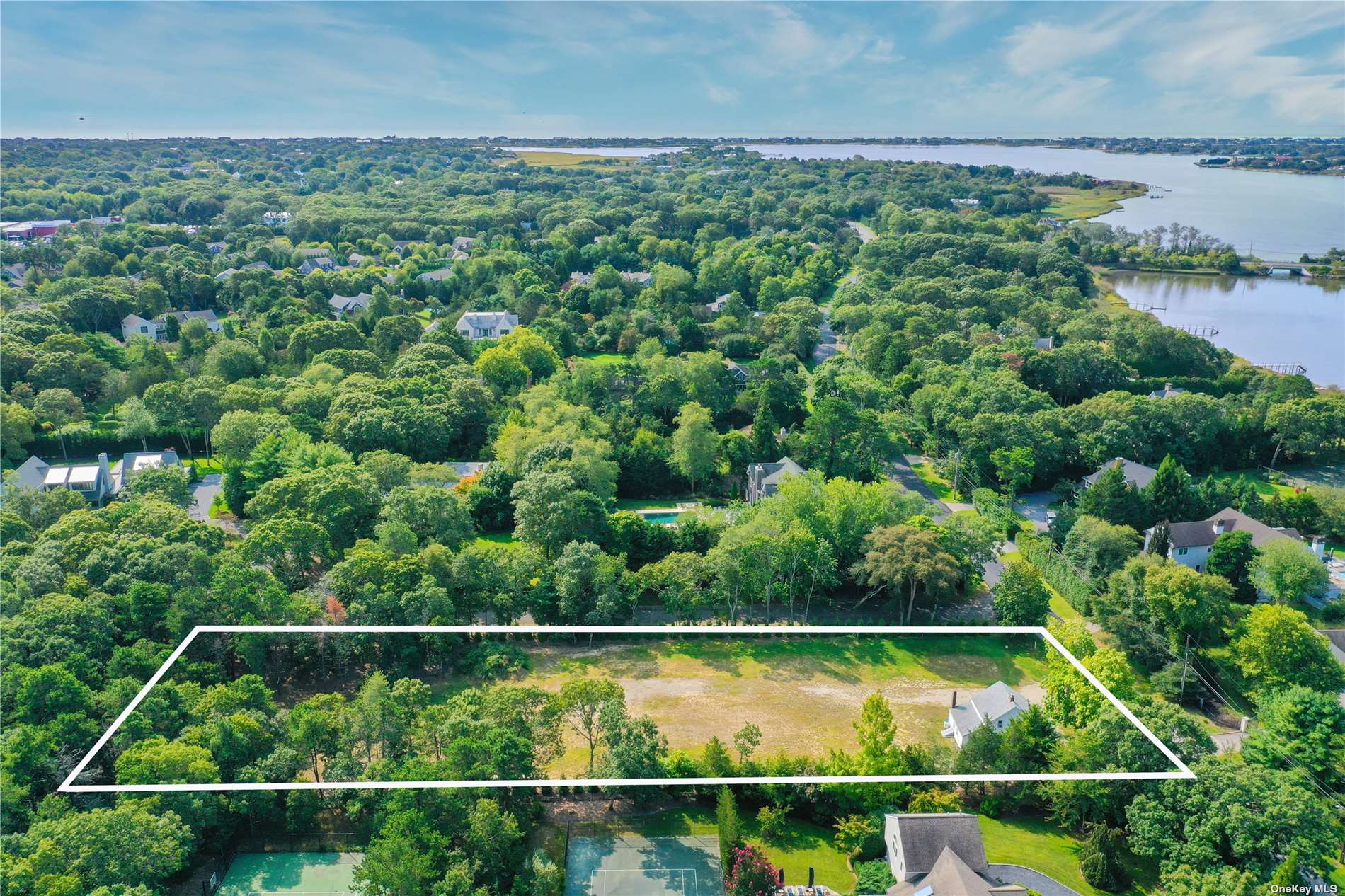 34 Old Main Road, Quogue, Hamptons, NY - 8 Bedrooms  
7 Bathrooms - 