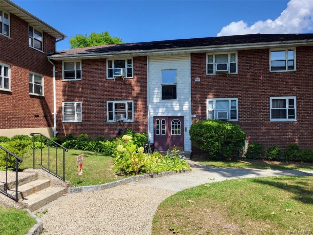 861 Palisade Avenue 2D, Yonkers, New York - 3 Bedrooms  
1 Bathrooms  
5 Rooms - 