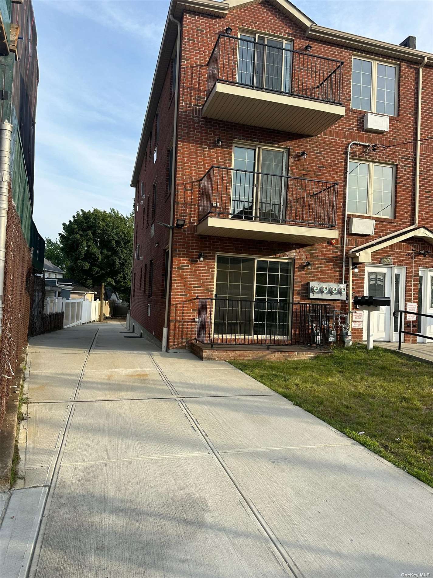 Rental Property at 19624 91st Avenue 3, Hollis, Queens, NY - Bedrooms: 3 
Bathrooms: 2 
Rooms: 7  - $3,200 MO.