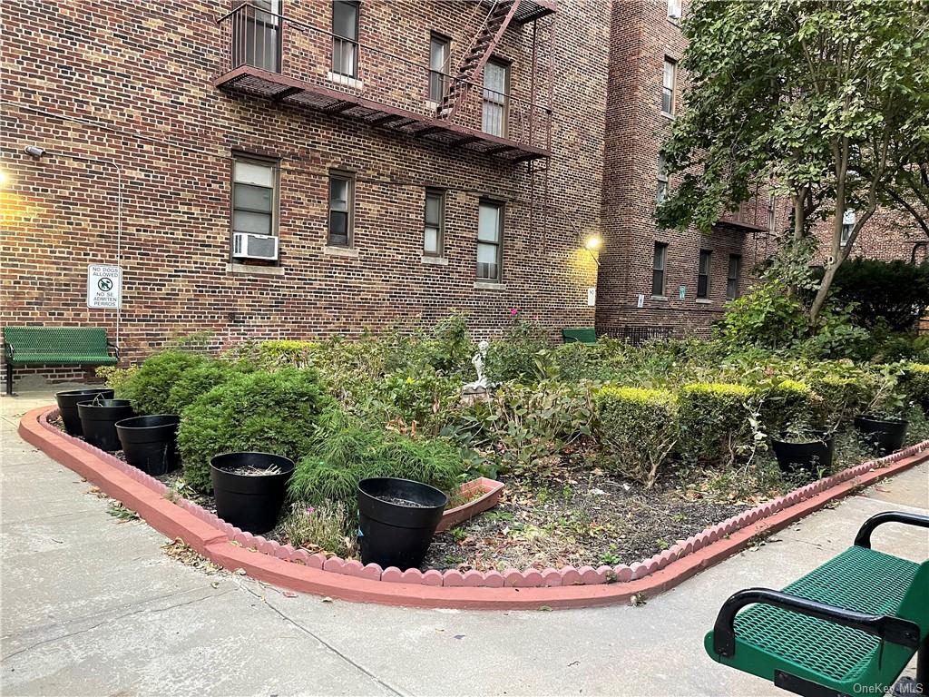 Property for Sale at 2922 Barnes Avenue 1D, Bronx, New York - Bedrooms: 1 
Bathrooms: 1 
Rooms: 4  - $129,000