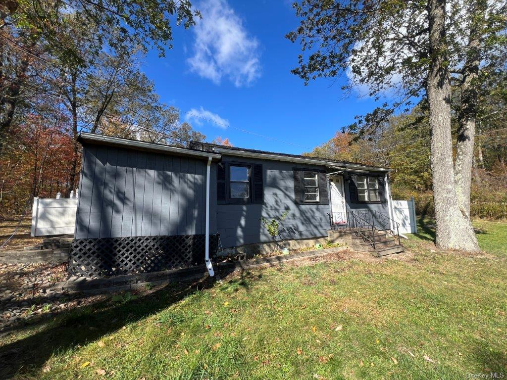 Property for Sale at 29 Purse Lane, Fishkill, New York - Bedrooms: 2 
Bathrooms: 1 
Rooms: 4  - $237,900