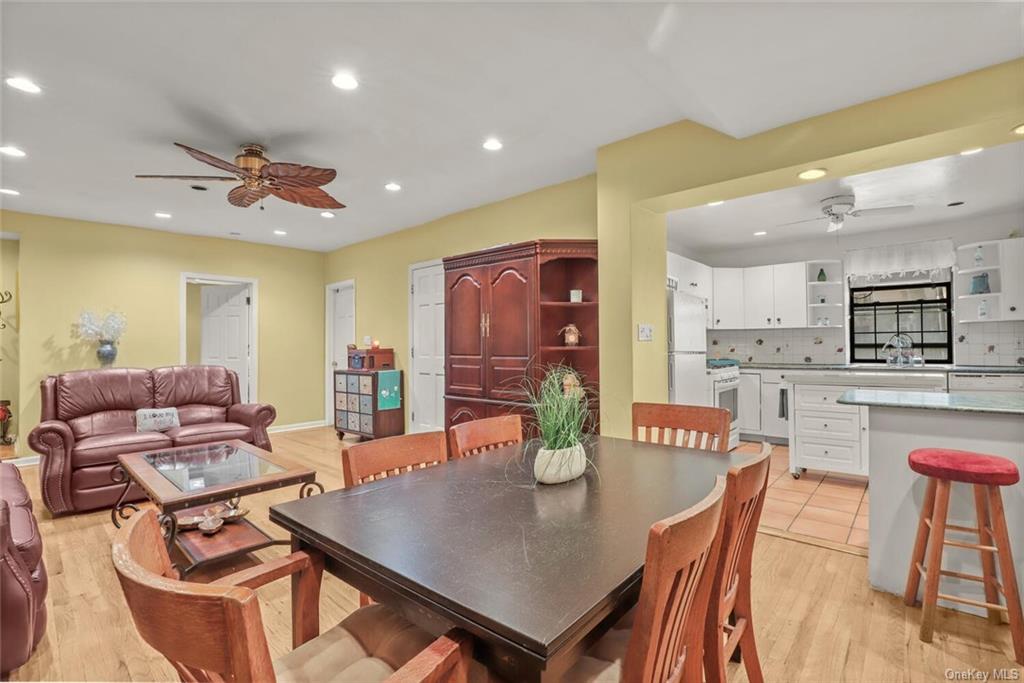 Photo 9 of 19 of 914 Wynnewood Road LL4 condo