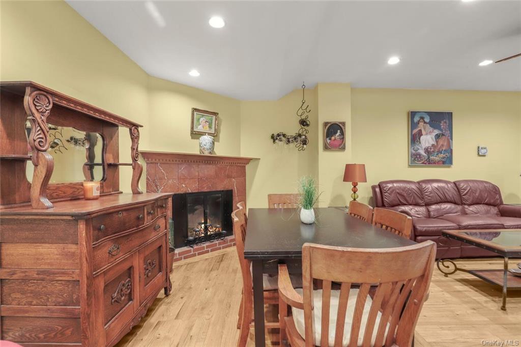 Photo 6 of 19 of 914 Wynnewood Road LL4 condo