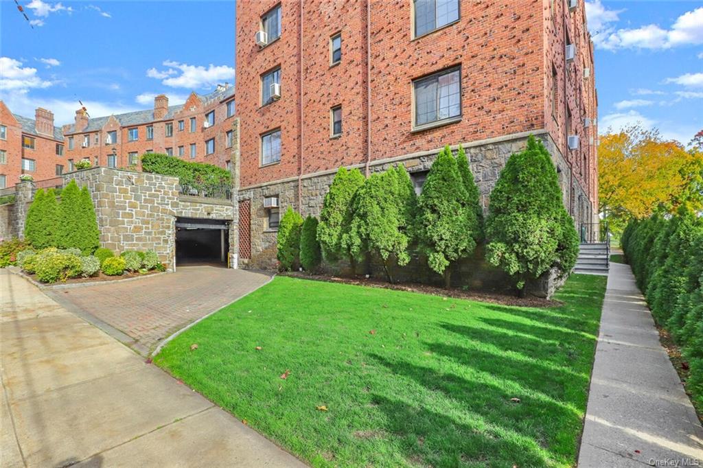 Photo 18 of 19 of 914 Wynnewood Road LL4 condo